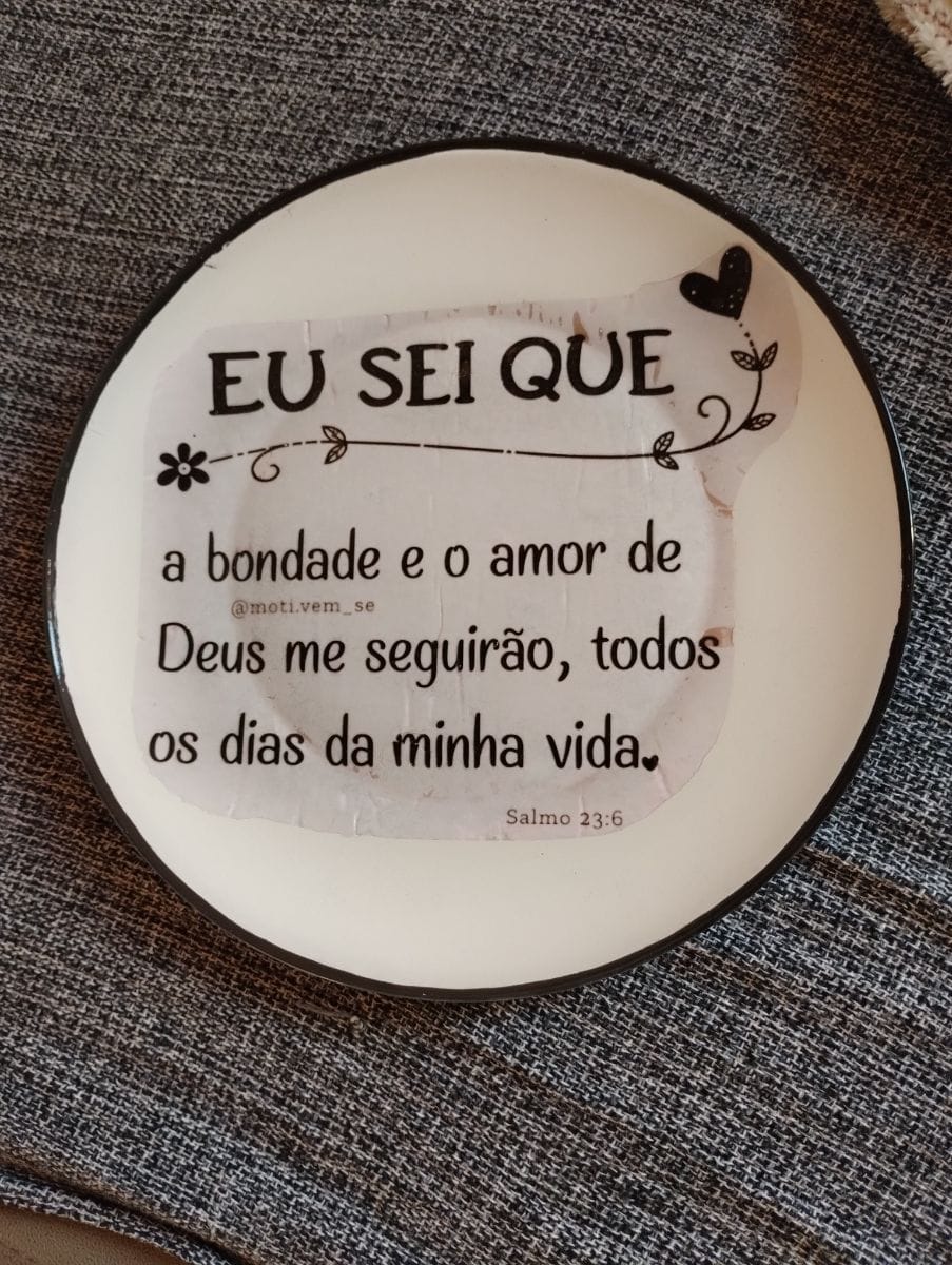 Pratos em decoupage