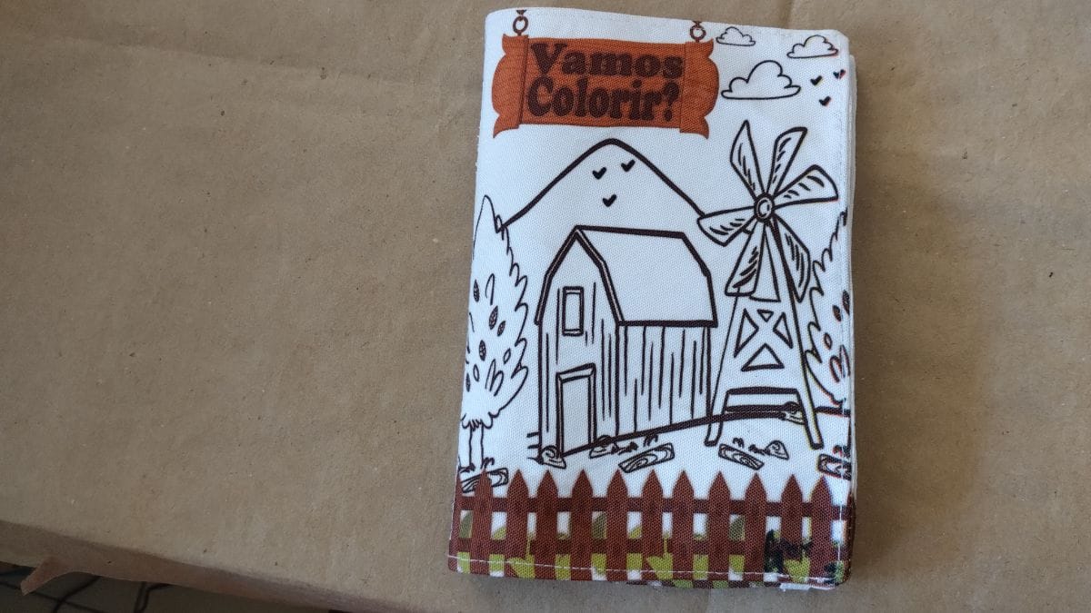 Livro estampado lavável