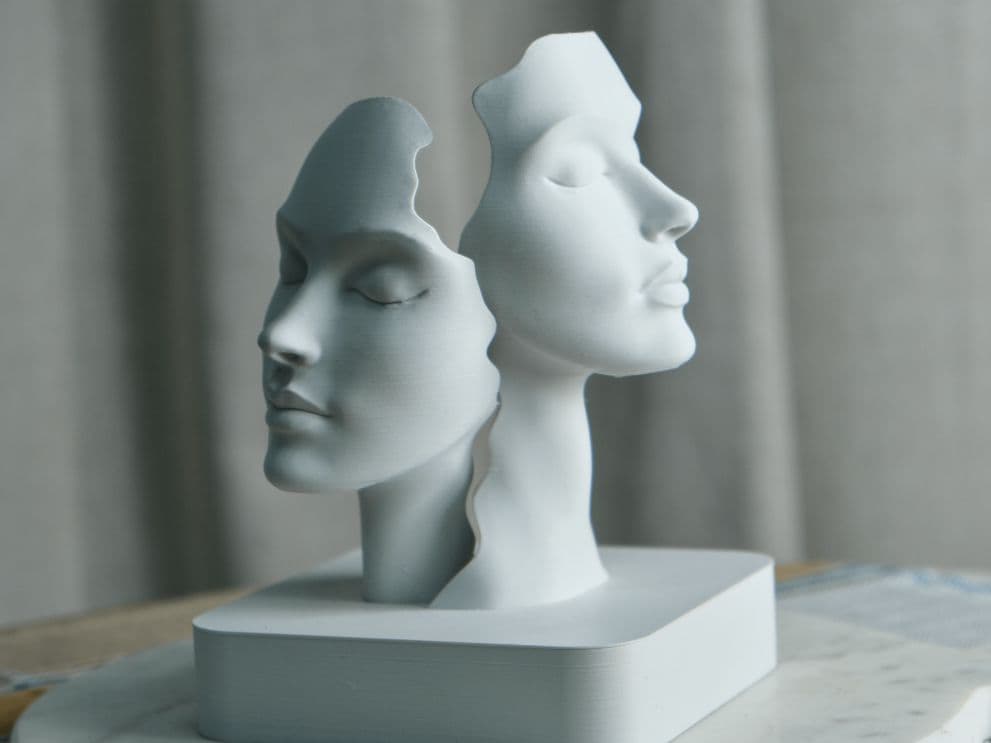 ❤️ Face a Face – Escultura Decorativa