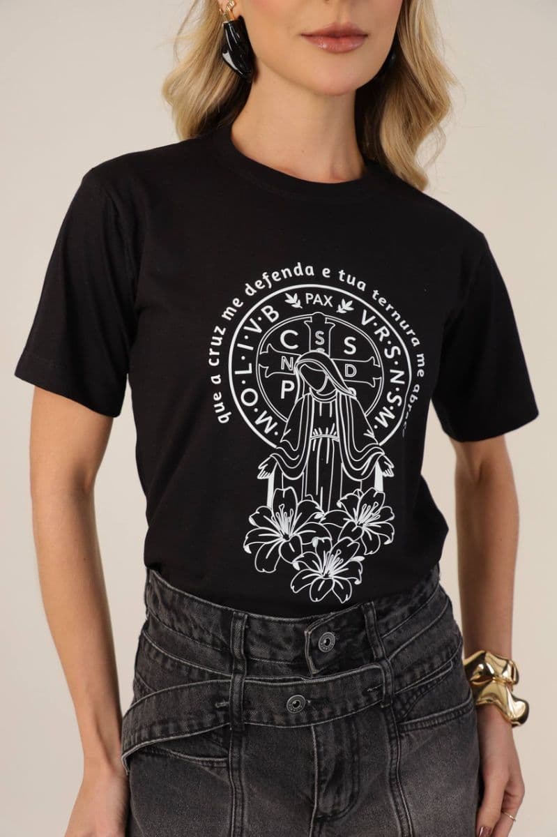 T-shirt medalha de São Bento preta