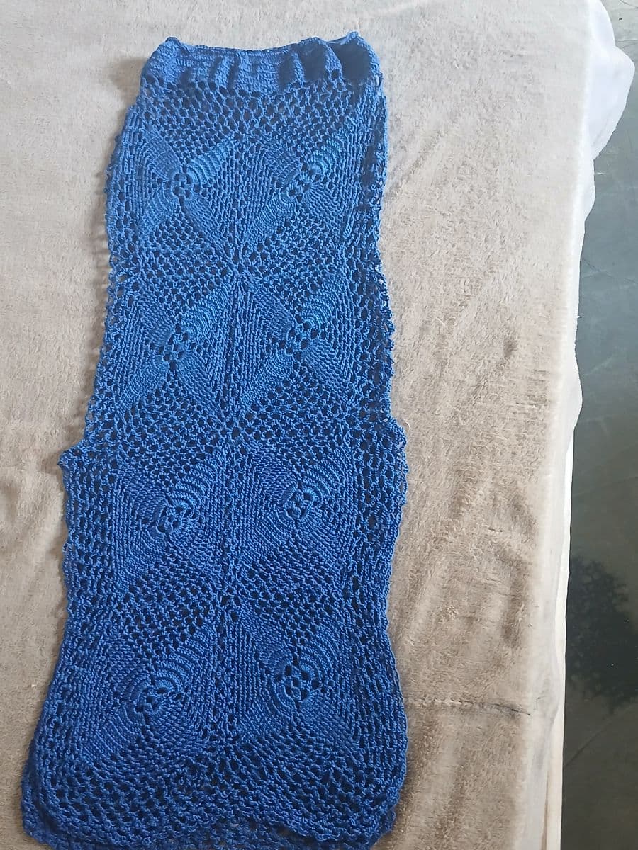 Saia azul peça produzida a mão no fio de algodão