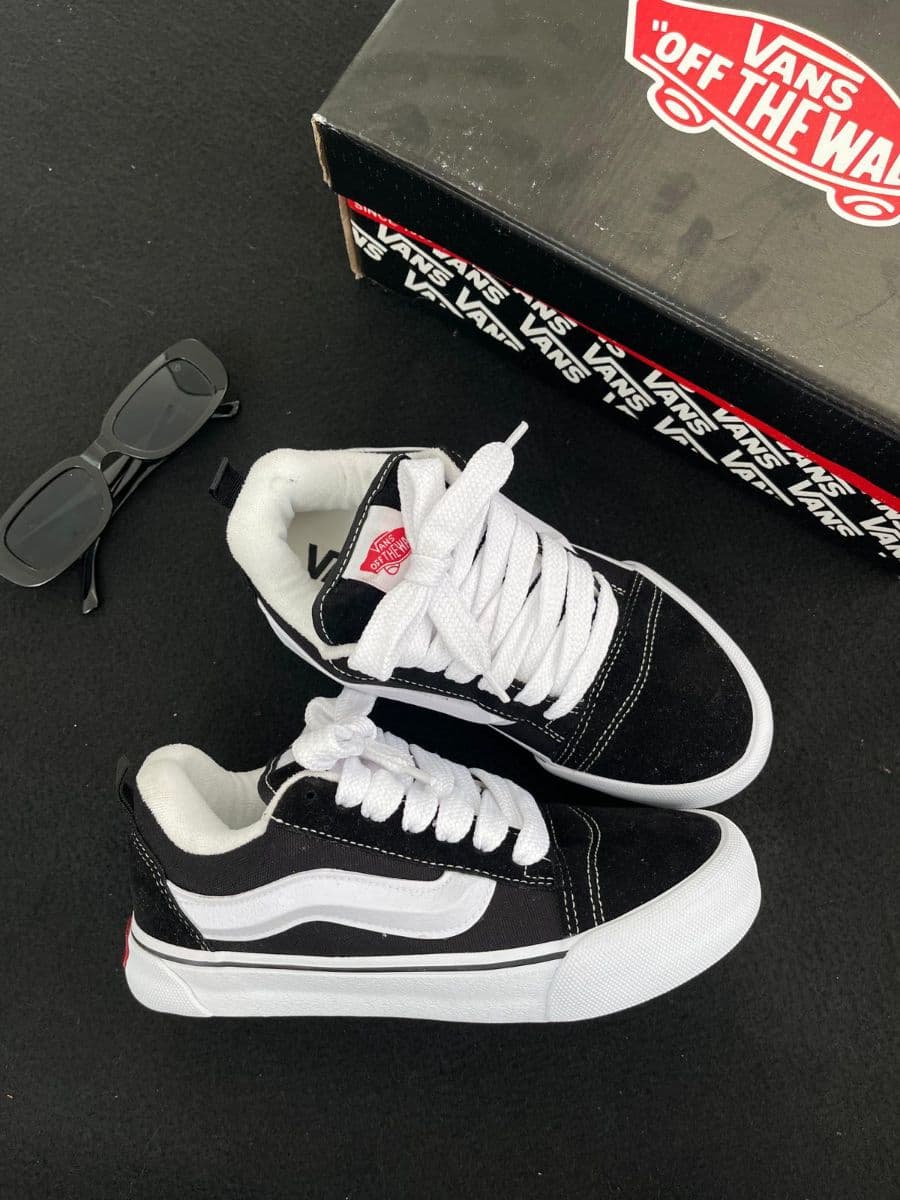 *REPOSIÇÃO*‼️ Tênis Vans Knu Old skool 🛹👟 • Caixa, papel seda e Tags personalizados da marca Numeração: 34 ao 43 Cor: Preto/Branco