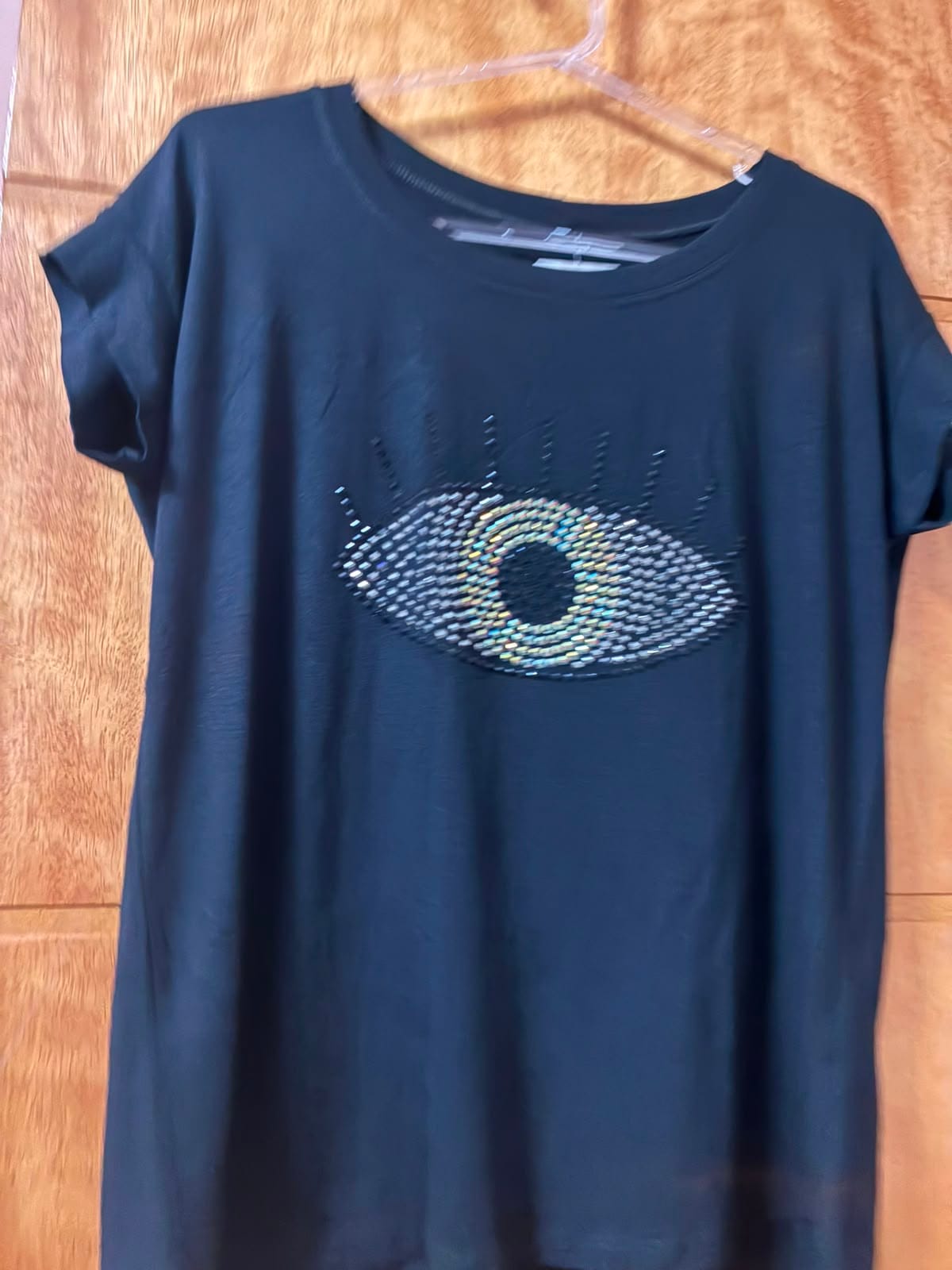 T-Shirt em Viscolycra Pemium e Pedrarias