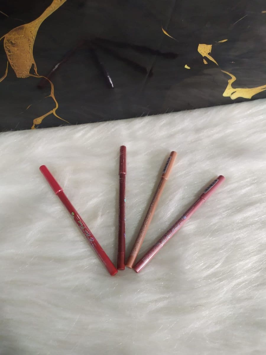 LAPIS LABIAL