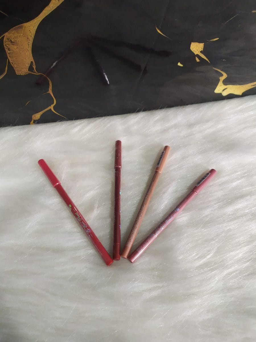 LAPIS LABIAL