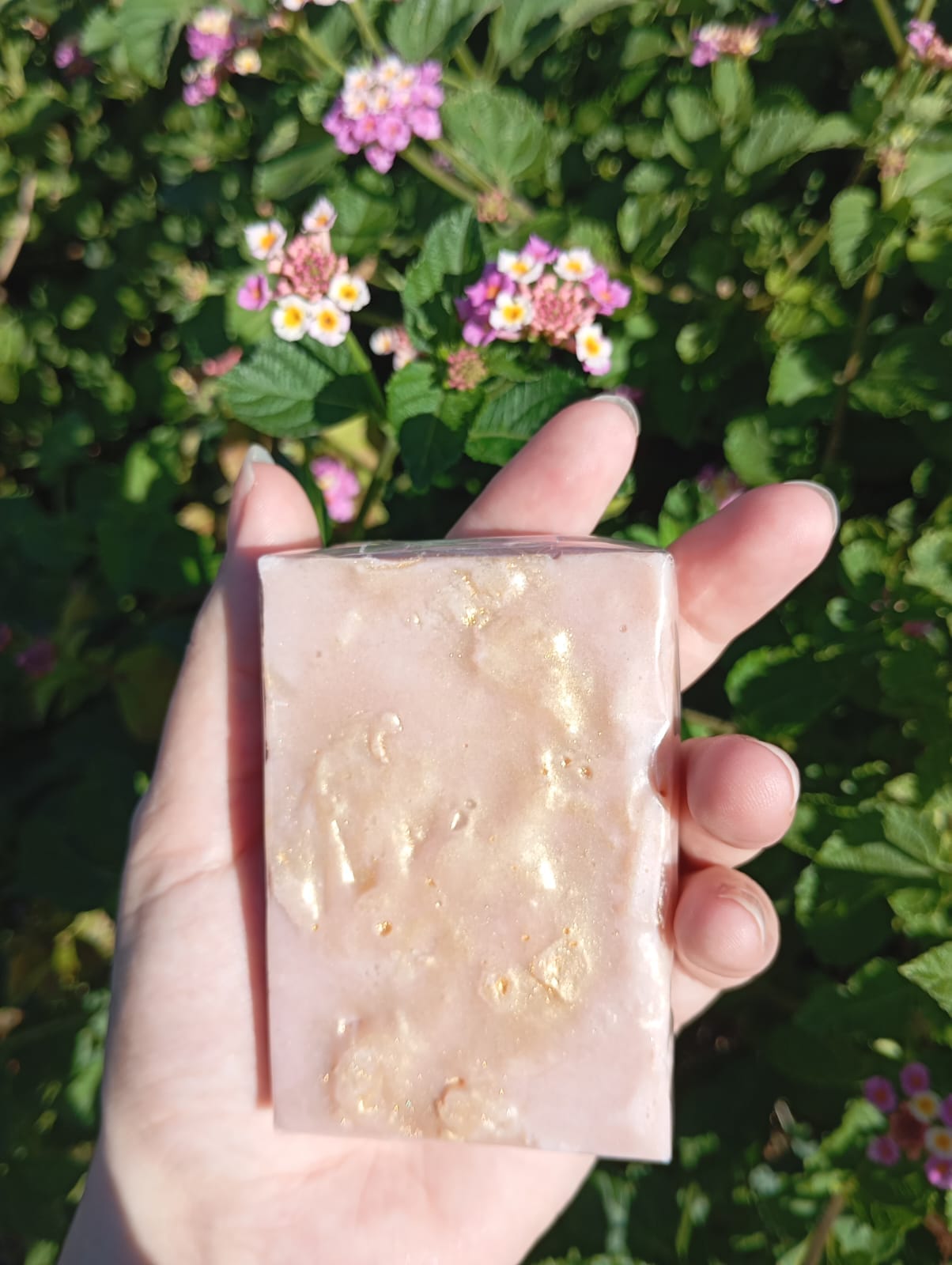 Sabonete artesanal de Argila Rosa Gold