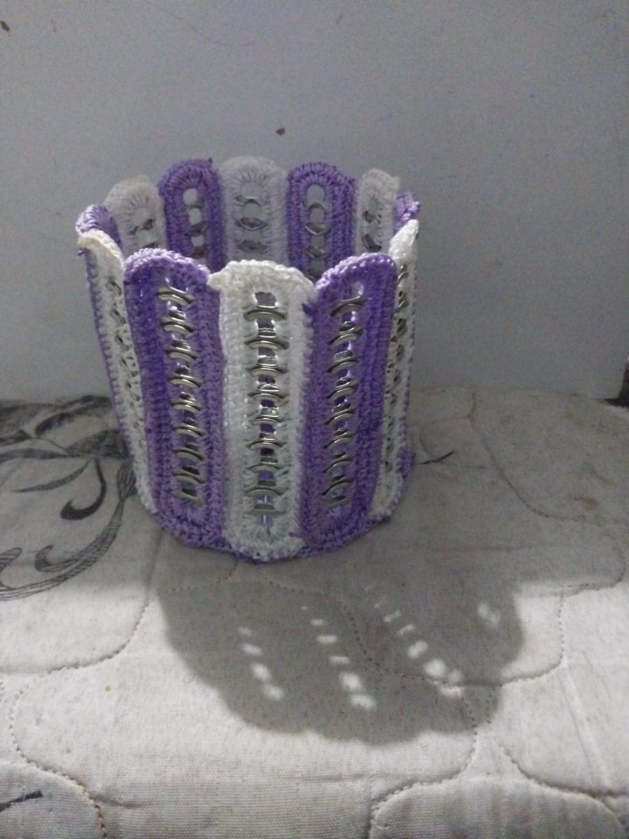 Cesta Artesanal Branca e Lilás