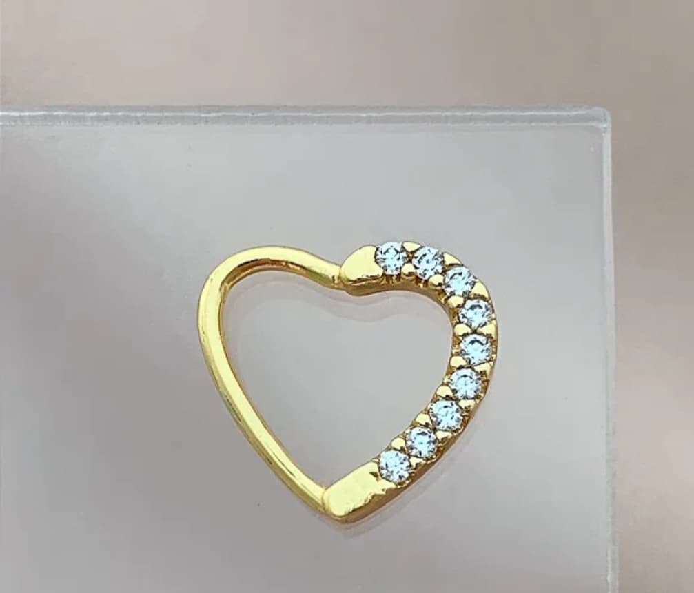 PIERCING CARTILAGEM/ DAITH CORAÇÃO